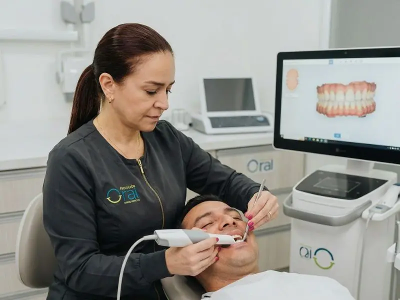 Procedimiento de implantes dentales con tecnología moderna en clínica de Medellín